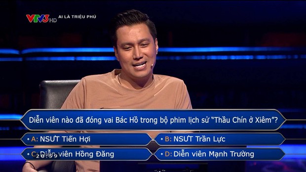 1001 màn cứu trợ thót tim ở Ai Là Triệu Phú: Việt Anh - Xuân Nghị bị giỡn nhây, có người còn lộn số điện thoại! - Ảnh 2. 1001 màn cứu trợ thót tim ở Ai Là Triệu Phú: Việt Anh - Xuân Nghị bị giỡn nhây, có người còn lộn số điện thoại! - Ảnh 2.