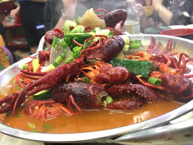 Mua đồ ăn đóng hộp Trung Quốc, cô nàng tá hoả khi thấy cảnh một trời - một vực lúc mở ra: Dân mạng lại nghi ngờ ở điểm này - Ảnh 6. Mua đồ ăn đóng hộp Trung Quốc, cô nàng tá hoả khi thấy cảnh một trời - một vực lúc mở ra: Dân mạng lại nghi ngờ ở điểm này - Ảnh 6.