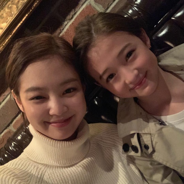 Rosé (BLACKPINK) tái ngộ mẫu nhí đẹp nhất thế giới Ella Gross tại Mỹ, dân tình choáng nặng vì bản sao Jennie lớn nhanh khó tin - Ảnh 9. Rosé (BLACKPINK) tái ngộ mẫu nhí đẹp nhất thế giới Ella Gross tại Mỹ, dân tình choáng nặng vì bản sao Jennie lớn nhanh khó tin - Ảnh 9.