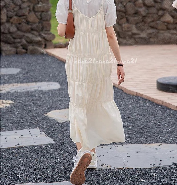 Sắm váy hai dây rồi copy outfit của Rosé thì chỉ có xinh trở lên, chị em mau vào lựa đi - Ảnh 6.
