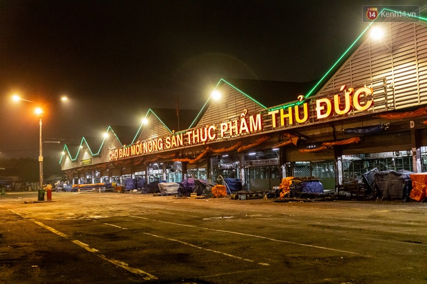 Khung cảnh vắng lặng chưa từng có bên trong chợ đầu mối Nông sản Thực phẩm Thủ Đức - Ảnh 4. Khung cảnh vắng lặng chưa từng có bên trong chợ đầu mối Nông sản Thực phẩm Thủ Đức - Ảnh 4.