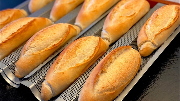 Đặt mua bánh mì ở Sài Gòn lúc này: Ai may mắn thì đợi 1 tuần, ai đặt muộn thì... chịu! - Ảnh 2. Đặt mua bánh mì ở Sài Gòn lúc này: Ai may mắn thì đợi 1 tuần, ai đặt muộn thì... chịu! - Ảnh 2.