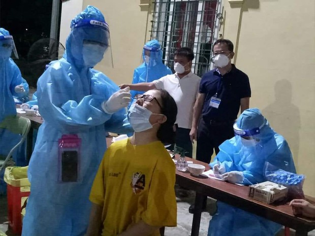 Mẹ và con 2,5 tháng tuổi dương tính với SARS-CoV-2 chưa rõ nguyên nhân - Ảnh 1. Mẹ và con 2,5 tháng tuổi dương tính với SARS-CoV-2 chưa rõ nguyên nhân - Ảnh 1.