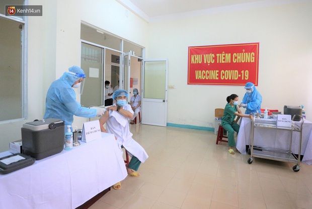Hà Nội: 1.200 dây chuyền tiêm sẵn sàng cho chiến dịch tiêm chủng vaccine Covid-19 - Ảnh 1.