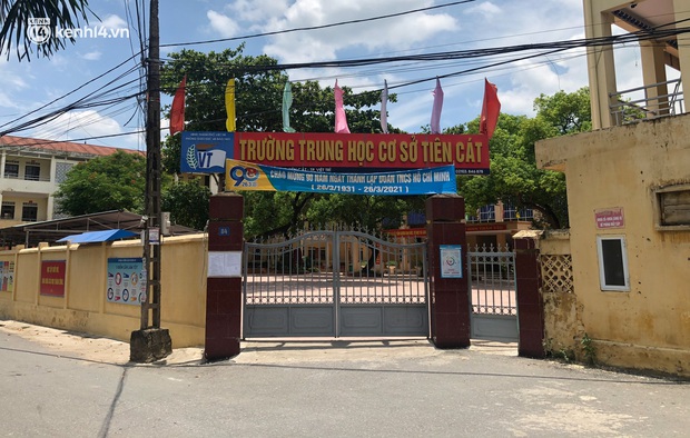 Nhân chứng kể lại giây phút nam sinh lớp 10 đánh người dã man ở Phú Thọ: Thiếu niên cầm gậy vừa đánh vừa hô để ra vẻ soái ca - Ảnh 3. Nhân chứng kể lại giây phút nam sinh lớp 10 đánh người dã man ở Phú Thọ: Thiếu niên cầm gậy vừa đánh vừa hô để ra vẻ soái ca - Ảnh 3.