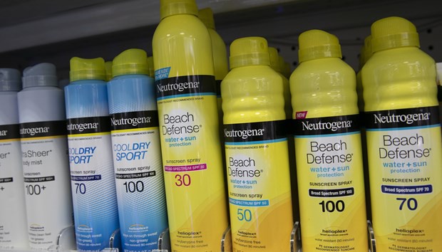 Johnson & Johnson thông báo thu hồi 5 dòng kem chống nắng chứa chất gây ung thư, đều của Neutrogena và Aveeno - Ảnh 4.