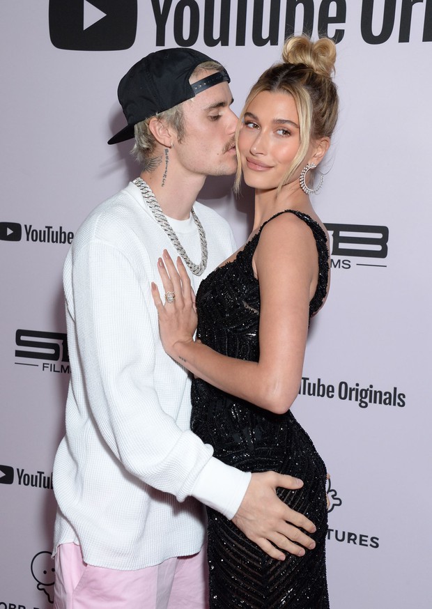Hết thuốc chữa với bàn tay hư của Justin Bieber: Đứng không chịu yên, cả ngồi cũng kê tay dưới vòng 3 bà xã - Ảnh 7. Hết thuốc chữa với bàn tay hư của Justin Bieber: Đứng không chịu yên, cả ngồi cũng kê tay dưới vòng 3 bà xã - Ảnh 7.