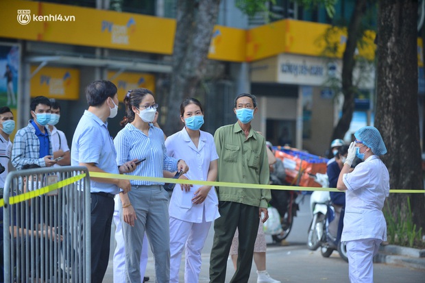 Hà Nội: Phong tỏa tạm thời trụ sở một Cục của Bộ Công Thương sau khi ca mắc Covid-19 từng đến chuyển công văn - Ảnh 3. Hà Nội: Phong tỏa tạm thời trụ sở một Cục của Bộ Công Thương sau khi ca mắc Covid-19 từng đến chuyển công văn - Ảnh 3.