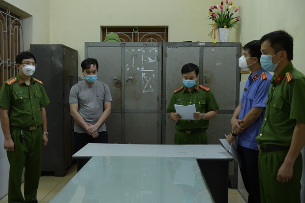 Kẻ làm lây lan dịch Covid-19, gây thiệt hại hàng tỷ đồng ở Hải Dương bị phạt 18 tháng tù - Ảnh 2. Kẻ làm lây lan dịch Covid-19, gây thiệt hại hàng tỷ đồng ở Hải Dương bị phạt 18 tháng tù - Ảnh 2.