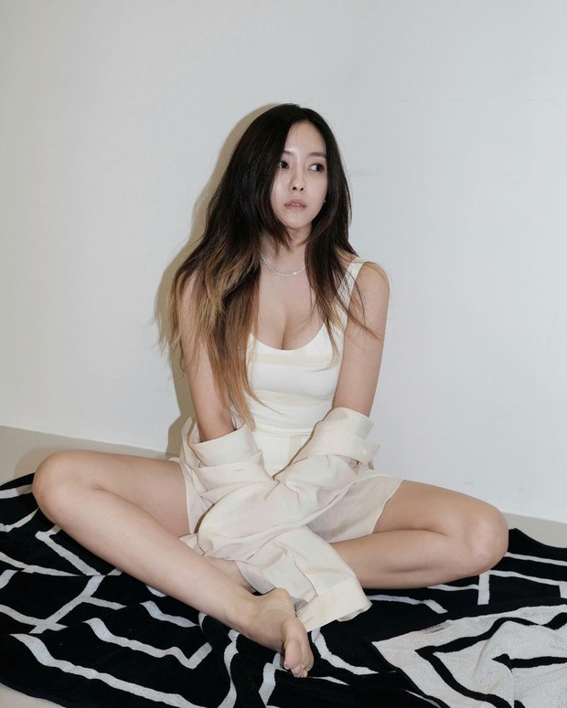 Ít ai để ý, T-ara có 1 mỹ nhân cực bốc lửa: Diện áo tắm sương sương mà vòng 1 ngồn ngộn, vòng 2 bé xíu thế này ai làm lại? - Ảnh 3. Ít ai để ý, T-ara có 1 mỹ nhân cực bốc lửa: Diện áo tắm sương sương mà vòng 1 ngồn ngộn, vòng 2 bé xíu thế này ai làm lại? - Ảnh 3.