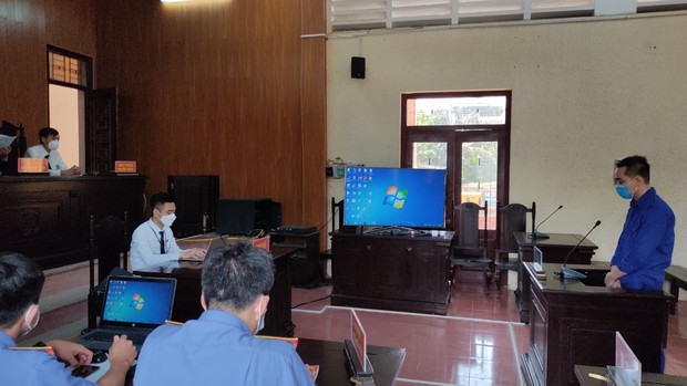Kẻ làm lây lan dịch Covid-19, gây thiệt hại hàng tỷ đồng ở Hải Dương bị phạt 18 tháng tù - Ảnh 1. Kẻ làm lây lan dịch Covid-19, gây thiệt hại hàng tỷ đồng ở Hải Dương bị phạt 18 tháng tù - Ảnh 1.