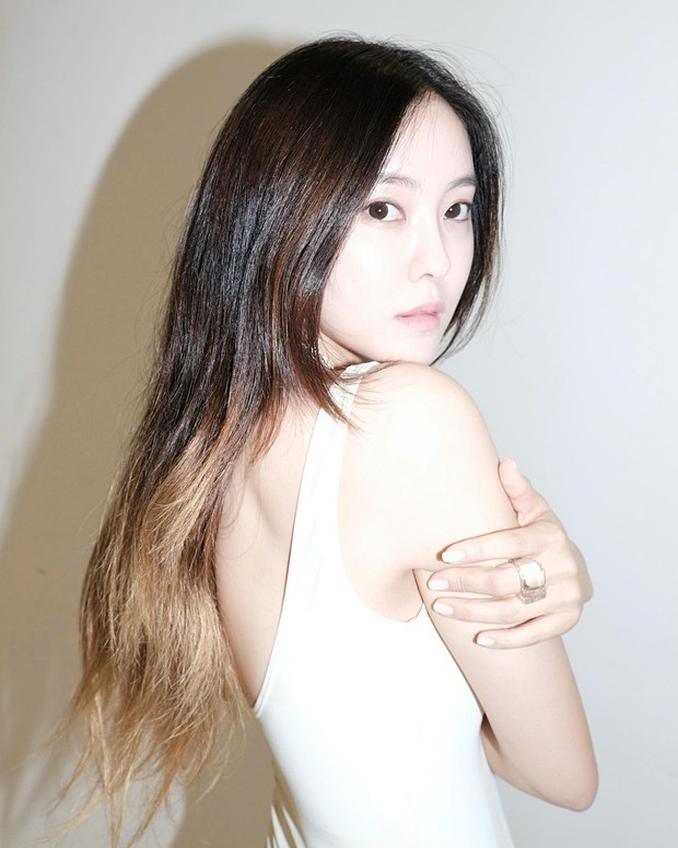 Ít ai để ý, T-ara có 1 mỹ nhân cực bốc lửa: Diện áo tắm sương sương mà vòng 1 ngồn ngộn, vòng 2 bé xíu thế này ai làm lại? - Ảnh 7. Ít ai để ý, T-ara có 1 mỹ nhân cực bốc lửa: Diện áo tắm sương sương mà vòng 1 ngồn ngộn, vòng 2 bé xíu thế này ai làm lại? - Ảnh 7.
