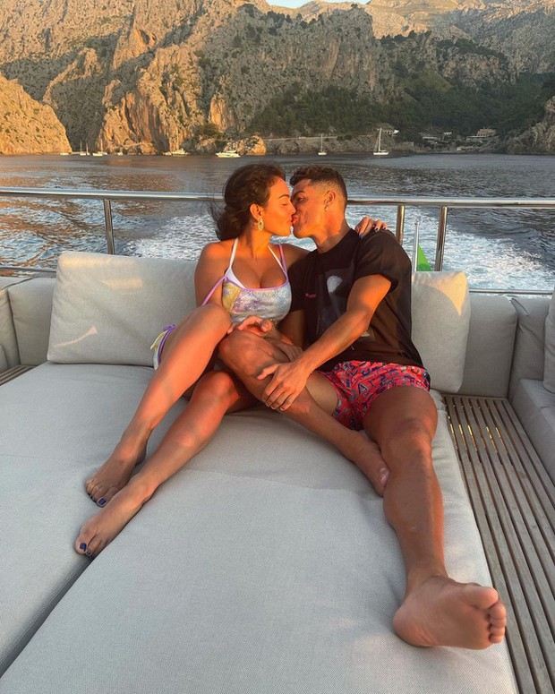 Có gì bên trong biệt thự xa hoa giá tới 320 triệu đồng/đêm mà Cristiano Ronaldo chọn để nghỉ dưỡng cùng gia đình? - Ảnh 2.