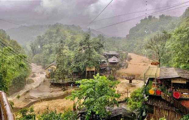 Lũ ống làm tan hoang bản du lịch Cát Cát đẹp nức tiếng ở Sa Pa - Ảnh 1. Lũ ống làm tan hoang bản du lịch Cát Cát đẹp nức tiếng ở Sa Pa - Ảnh 1.