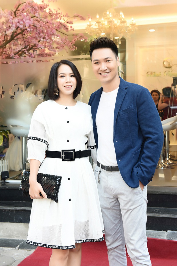 Không phải Phương Oanh, đây là người vợ gắn kết hơn 1 thập kỷ với Mạnh Trường: Body nóng bỏng, chuyện cãi ý gia đình từng gây xôn xao! - Ảnh 13.