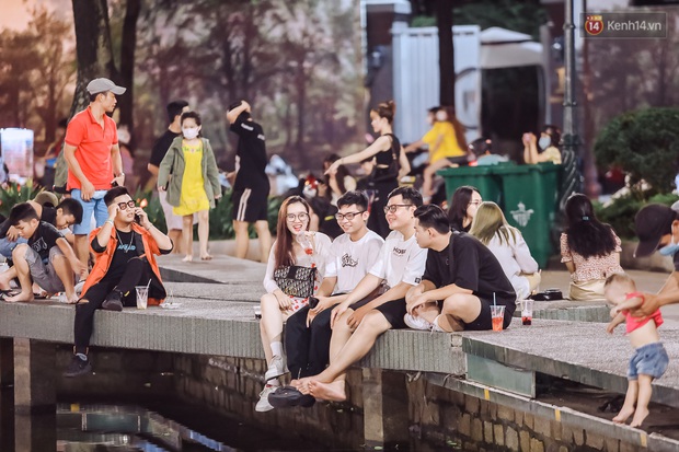 Từ ngày Cô Vy tôi nhận ra thế giới thì to mà hạnh phúc thì nhỏ, ở nhà nhiều hóa ra chẳng vui đến thế - Ảnh 3. Từ ngày Cô Vy tôi nhận ra thế giới thì to mà hạnh phúc thì nhỏ, ở nhà nhiều hóa ra chẳng vui đến thế - Ảnh 3.