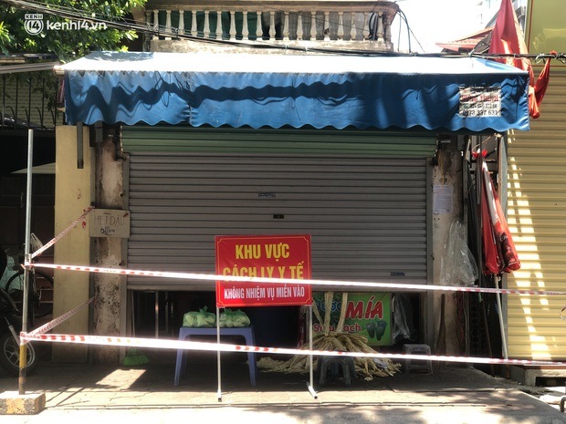 Ảnh: Hà Nội phong toả 3 toà nhà xung quanh một đại lý Vietlott và hàng loạt địa điểm khác liên quan các chùm ca bệnh - Ảnh 6. Ảnh: Hà Nội phong toả 3 toà nhà xung quanh một đại lý Vietlott và hàng loạt địa điểm khác liên quan các chùm ca bệnh - Ảnh 6.