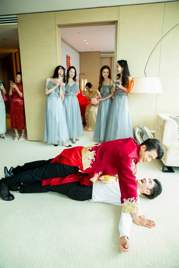 Đám cưới hot nhất Cbiz hôm nay: Dạ Hoa từng cắm sừng Trương Thiên Ái tổ chức hôn lễ sau 1 tháng cầu hôn bạn gái - Ảnh 5. Đám cưới hot nhất Cbiz hôm nay: Dạ Hoa từng cắm sừng Trương Thiên Ái tổ chức hôn lễ sau 1 tháng cầu hôn bạn gái - Ảnh 5.