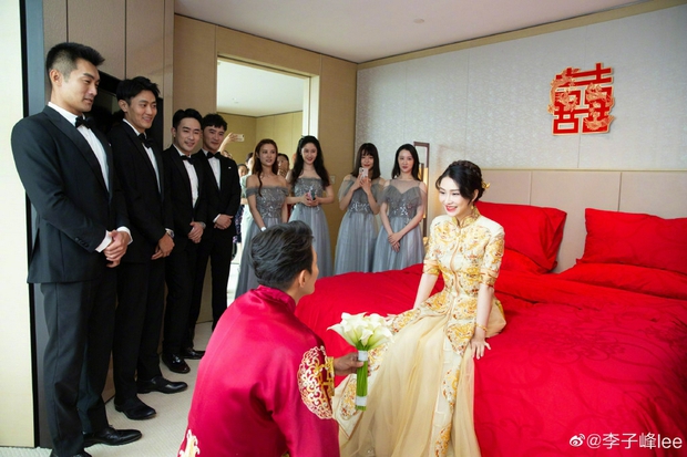 Đám cưới hot nhất Cbiz hôm nay: Dạ Hoa từng cắm sừng Trương Thiên Ái tổ chức hôn lễ sau 1 tháng cầu hôn bạn gái - Ảnh 6. Đám cưới hot nhất Cbiz hôm nay: Dạ Hoa từng cắm sừng Trương Thiên Ái tổ chức hôn lễ sau 1 tháng cầu hôn bạn gái - Ảnh 6.