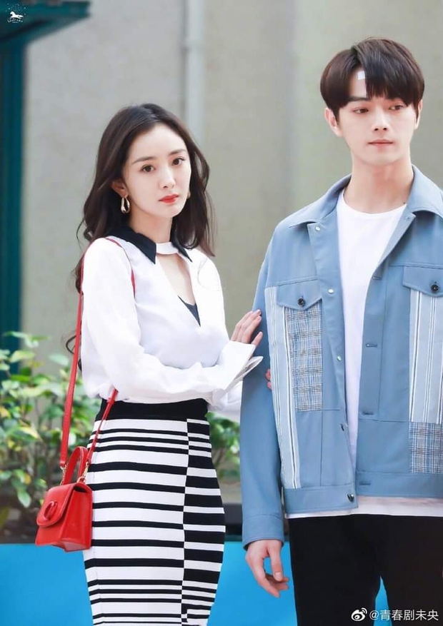 Hứa Khải lần đầu để tóc nấm như trai Hàn trên phim, trẻ đẹp thơm bơ nhưng fan sợ anh thành con Dương Mịch mất! - Ảnh 12. Hứa Khải lần đầu để tóc nấm như trai Hàn trên phim, trẻ đẹp thơm bơ nhưng fan sợ anh thành con Dương Mịch mất! - Ảnh 12.