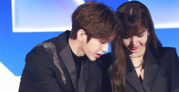 Tình tin đồn của Lisa gây sốt khi hôn gái lạ cực sexy trên sân khấu concert, fan ngậm đắng nuốt cay không nói nên lời! - Ảnh 6. Tình tin đồn của Lisa gây sốt khi hôn gái lạ cực sexy trên sân khấu concert, fan ngậm đắng nuốt cay không nói nên lời! - Ảnh 6.