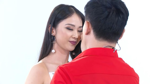 Những lần nhói đau của các cô gái khi bị GK Nam Trung bôi chân mày và tháo mi giả, make-up quan trọng đến vậy sao? - Ảnh 11. Những lần nhói đau của các cô gái khi bị GK Nam Trung bôi chân mày và tháo mi giả, make-up quan trọng đến vậy sao? - Ảnh 11.