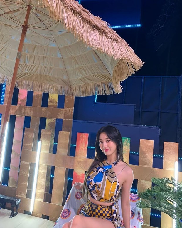 Hú hồn khi biết số năm Jihyo ở JYP còn nhiều hơn tuổi của các thanh niên Gen Z, suýt không phải là thành viên của TWICE? - Ảnh 1. Hú hồn khi biết số năm Jihyo ở JYP còn nhiều hơn tuổi của các thanh niên Gen Z, suýt không phải là thành viên của TWICE? - Ảnh 1.