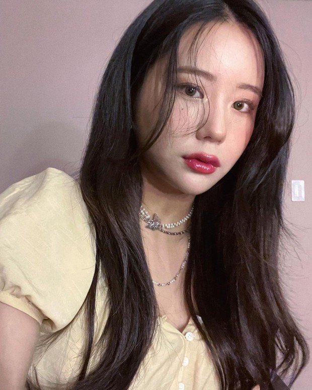 HOT: 1 nữ idol xinh đẹp chính thức come out, tung luôn ảnh tình tứ với bạn gái và lên luôn top Naver - Ảnh 4. HOT: 1 nữ idol xinh đẹp chính thức come out, tung luôn ảnh tình tứ với bạn gái và lên luôn top Naver - Ảnh 4.