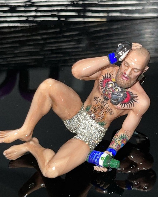 Được tặng dây chuyền McGregor ngủ trị giá 2,3 tỷ từ YouTuber 20 triệu subs, Dustin Poirier có hành động cực ý nghĩa - Ảnh 2.