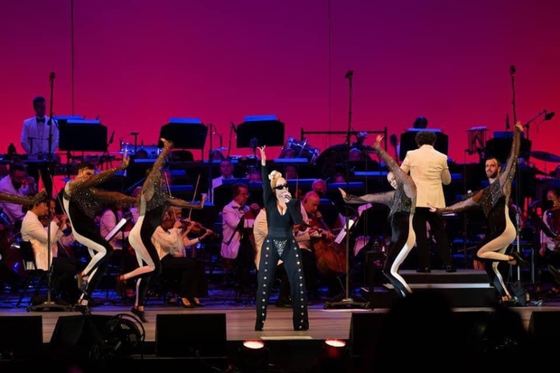 Như chưa từng có dịch: 1 ngôi sao đã tổ chức concert hơn 17 nghìn khán giả không đeo khẩu trang, không cần giữ khoảng cách gì nữa! - Ảnh 3. Như chưa từng có dịch: 1 ngôi sao đã tổ chức concert hơn 17 nghìn khán giả không đeo khẩu trang, không cần giữ khoảng cách gì nữa! - Ảnh 3.
