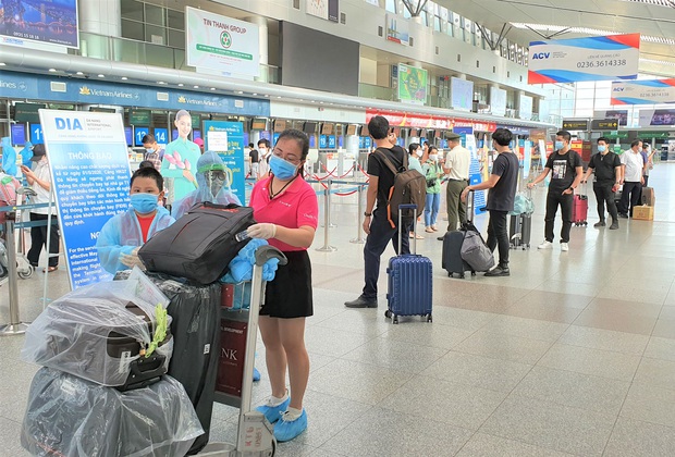 Đà Nẵng bố trí 3 chuyến bay miễn phí đón hơn 600 công dân từ TP.HCM về - Ảnh 1.