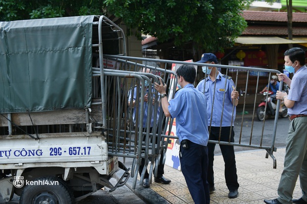 Ảnh: Chợ Đồng Xuân im lìm khác lạ sau công điện 15 của Hà Nội - Ảnh 3.