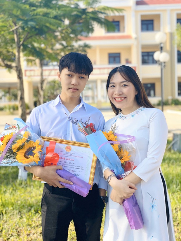 Nam sinh đầu tiên đạt 10 điểm Văn tốt nghiệp THPT, được Giám đốc Sở GD-ĐT khẳng định có thang điểm trên 10 cũng cho thêm - Ảnh 1. Nam sinh đầu tiên đạt 10 điểm Văn tốt nghiệp THPT, được Giám đốc Sở GD-ĐT khẳng định có thang điểm trên 10 cũng cho thêm - Ảnh 1.