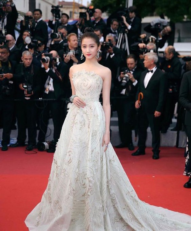 Phạm Băng Băng chặt chém Cannes, Nhiệt Ba thả dáng xuất thần tại Milan, Cô Vy nhanh đi đi để dàn nữ thần Cbiz toả sáng - Ảnh 28.