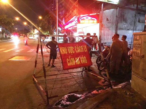 TP.HCM: Cháy nhà trong khu vực đang được cách ly, một người tử vong - Ảnh 1. TP.HCM: Cháy nhà trong khu vực đang được cách ly, một người tử vong - Ảnh 1.