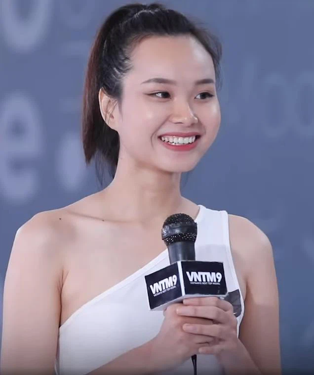 GK Nam Trung nhất quyết loại một cô gái khỏi Vietnams Next Top Model vì thói quen bàn tay cực xấu! - Ảnh 3. GK Nam Trung nhất quyết loại một cô gái khỏi Vietnams Next Top Model vì thói quen bàn tay cực xấu! - Ảnh 3.