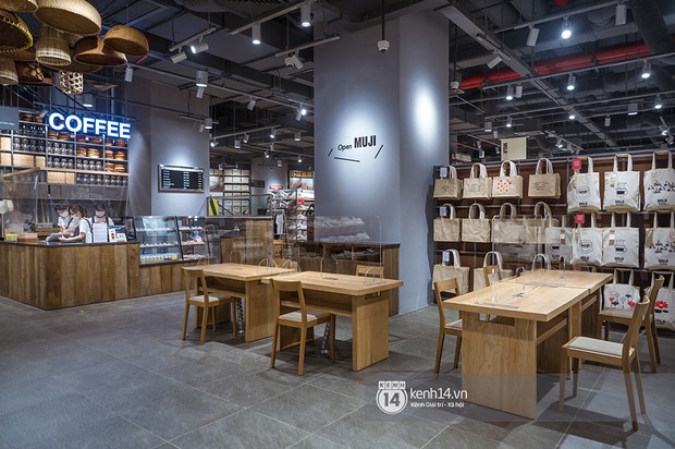 HOT: Cận cảnh mọi ngóc ngách store MUJI Hà Nội trước ngày khai trương, quá trời đồ xinh, dự là bạn sẽ muốn tậu hết - Ảnh 16.