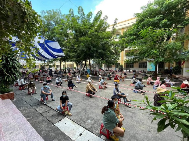 Covid-19 đang hoành hành tại TP.HCM: Cứ 1 người nhiễm lại lây cho 5 người - Ảnh 1.
