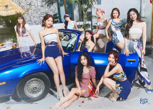 Bấn loạn hơn cả cảnh hôn của vườn đông là màn góp giọng bất ngờ của TWICE, hát OST vài câu mà ngọt lịm - Ảnh 5. Bấn loạn hơn cả cảnh hôn của vườn đông là màn góp giọng bất ngờ của TWICE, hát OST vài câu mà ngọt lịm - Ảnh 5.