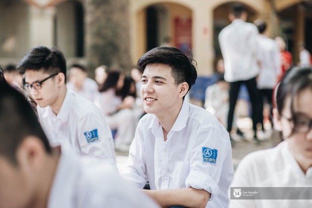 Hot boy cầm cờ năm nào giờ đã là sinh viên của trường ĐH hot, ngoại hình thay đổi chóng mặt, ghi 1 dòng trên Facebook mà cô gái nào cũng tiếc hùi hụi - Ảnh 3.