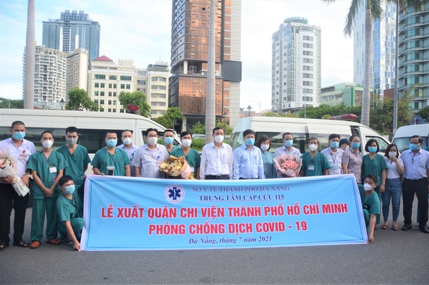 Đoàn xe cấp cứu cùng đội quân tinh nhuệ 115 Đà Nẵng di chuyển xuyên đêm chi viện TP.HCM chống dịch - Ảnh 1.