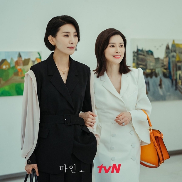 4 phim Hàn có gu thời trang đỉnh cao nhất mọi thời đại: Hội Penthouse còn thua xa chịu Nguyệt IU - Ảnh 19. 4 phim Hàn có gu thời trang đỉnh cao nhất mọi thời đại: Hội Penthouse còn thua xa chịu Nguyệt IU - Ảnh 19.
