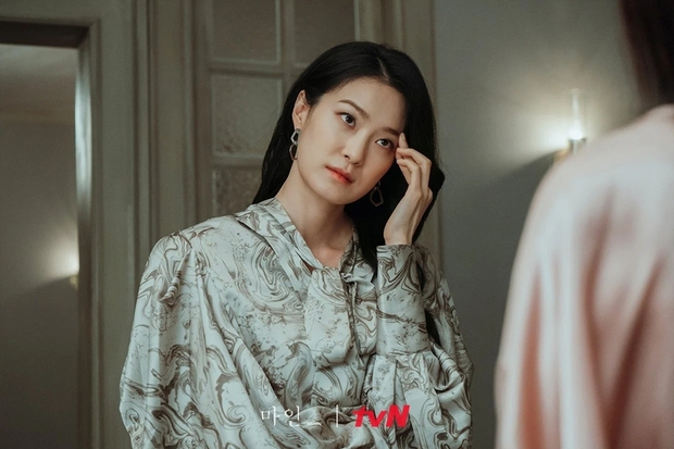 4 phim Hàn có gu thời trang đỉnh cao nhất mọi thời đại: Hội Penthouse còn thua xa chịu Nguyệt IU - Ảnh 20. 4 phim Hàn có gu thời trang đỉnh cao nhất mọi thời đại: Hội Penthouse còn thua xa chịu Nguyệt IU - Ảnh 20.