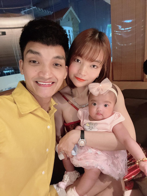 Con gái bị dân mạng chê nhìn như thiểu năng quá độc miệng, vợ chồng Mạc Văn Khoa đáp trả không kiêng nể - Ảnh 4. Con gái bị dân mạng chê nhìn như thiểu năng quá độc miệng, vợ chồng Mạc Văn Khoa đáp trả không kiêng nể - Ảnh 4.