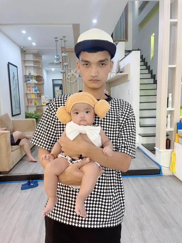 Con gái bị dân mạng chê nhìn như thiểu năng quá độc miệng, vợ chồng Mạc Văn Khoa đáp trả không kiêng nể - Ảnh 5. Con gái bị dân mạng chê nhìn như thiểu năng quá độc miệng, vợ chồng Mạc Văn Khoa đáp trả không kiêng nể - Ảnh 5.
