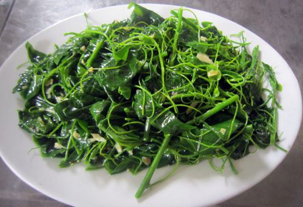 Hà Nội: Rau ngót 200.000 đồng/kg khiến ai cũng sửng sốt - Ảnh 7. Hà Nội: Rau ngót 200.000 đồng/kg khiến ai cũng sửng sốt - Ảnh 7.