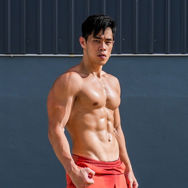 Từng nổi toàn mạng châu Á vì bức ảnh chụp trộm vu vơ ngoài chợ, “hot boy bán sầu riêng” 6 múi năm nào giờ có cuộc sống đổi đời ra sao? - Ảnh 8. Từng nổi toàn mạng châu Á vì bức ảnh chụp trộm vu vơ ngoài chợ, “hot boy bán sầu riêng” 6 múi năm nào giờ có cuộc sống đổi đời ra sao? - Ảnh 8.