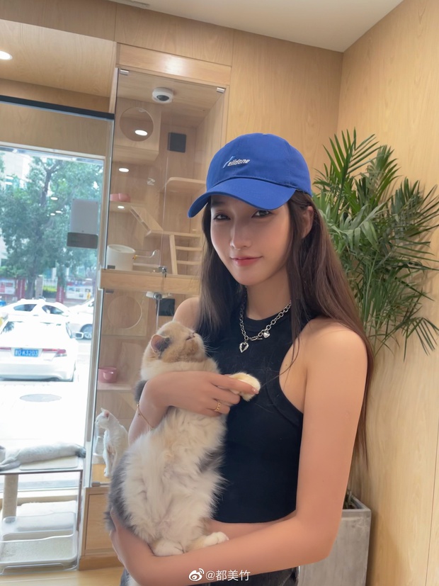 Hot girl 19 tuổi khiến Ngô Diệc Phàm thân bại danh liệt: Sinh viên trường danh giá top đầu Trung Quốc, visual xuất sắc nhưng bị nghi “dao kéo” - Ảnh 5. Hot girl 19 tuổi khiến Ngô Diệc Phàm thân bại danh liệt: Sinh viên trường danh giá top đầu Trung Quốc, visual xuất sắc nhưng bị nghi “dao kéo” - Ảnh 5.