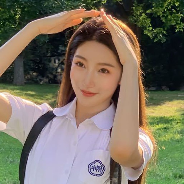Hot girl 19 tuổi khiến Ngô Diệc Phàm thân bại danh liệt: Sinh viên trường danh giá top đầu Trung Quốc, visual xuất sắc nhưng bị nghi “dao kéo” - Ảnh 4. Hot girl 19 tuổi khiến Ngô Diệc Phàm thân bại danh liệt: Sinh viên trường danh giá top đầu Trung Quốc, visual xuất sắc nhưng bị nghi “dao kéo” - Ảnh 4.