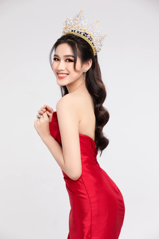 Sinh nhật đầu tiên của Đỗ Thị Hà sau khi đăng quang Hoa hậu: Khoe visual đời thường xinh xỉu, bất ngờ với loạt ảnh bị dìm! - Ảnh 6. Sinh nhật đầu tiên của Đỗ Thị Hà sau khi đăng quang Hoa hậu: Khoe visual đời thường xinh xỉu, bất ngờ với loạt ảnh bị dìm! - Ảnh 6.